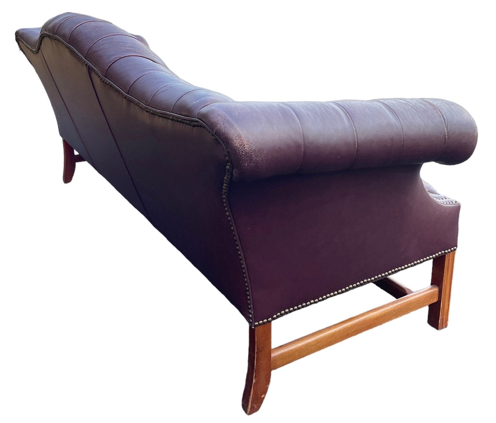 English — Chesterfield Leather Sofa