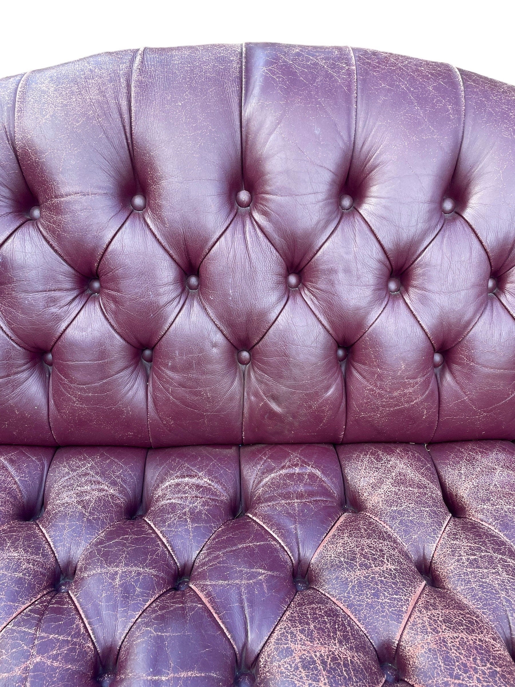 English — Chesterfield Leather Sofa