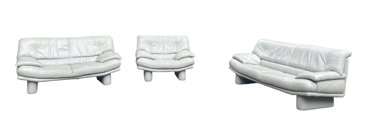 Postmodern Leather Armchair in the style of Nicoletti Salotti Italian Armchair circa 1970 in Gorgeous Cream Mid Century Modern White Leather