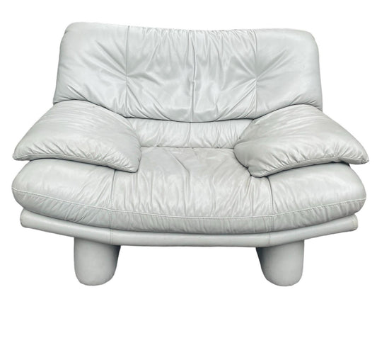 Postmodern Leather Armchair in the style of Nicoletti Salotti Italian Armchair circa 1970 in Gorgeous Cream Mid Century Modern White Leather