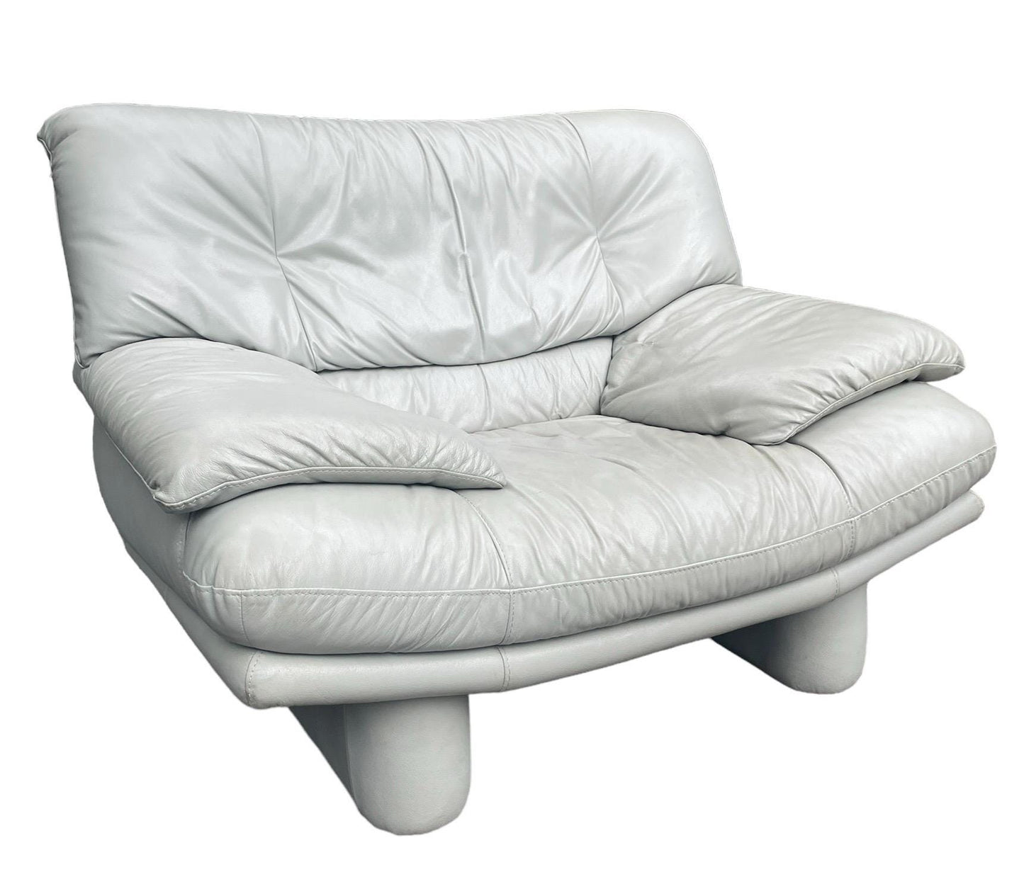 Postmodern Leather Armchair in the style of Nicoletti Salotti Italian Armchair circa 1970 in Gorgeous Cream Mid Century Modern White Leather