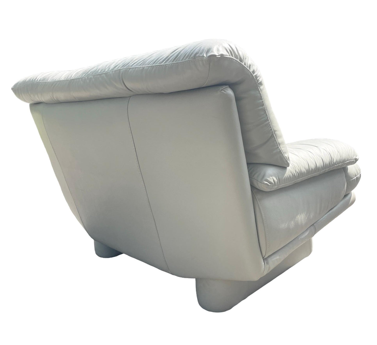 Postmodern Leather Armchair in the style of Nicoletti Salotti Italian Armchair circa 1970 in Gorgeous Cream Mid Century Modern White Leather