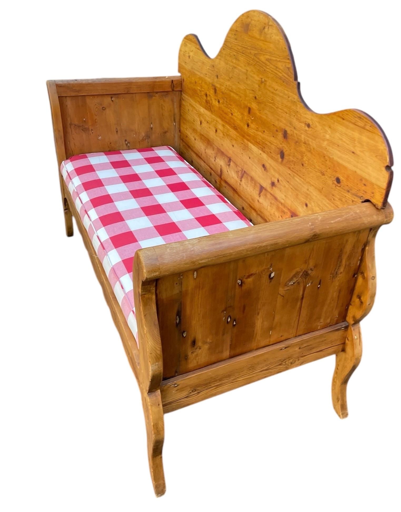 Settle Bench — Entry Bench