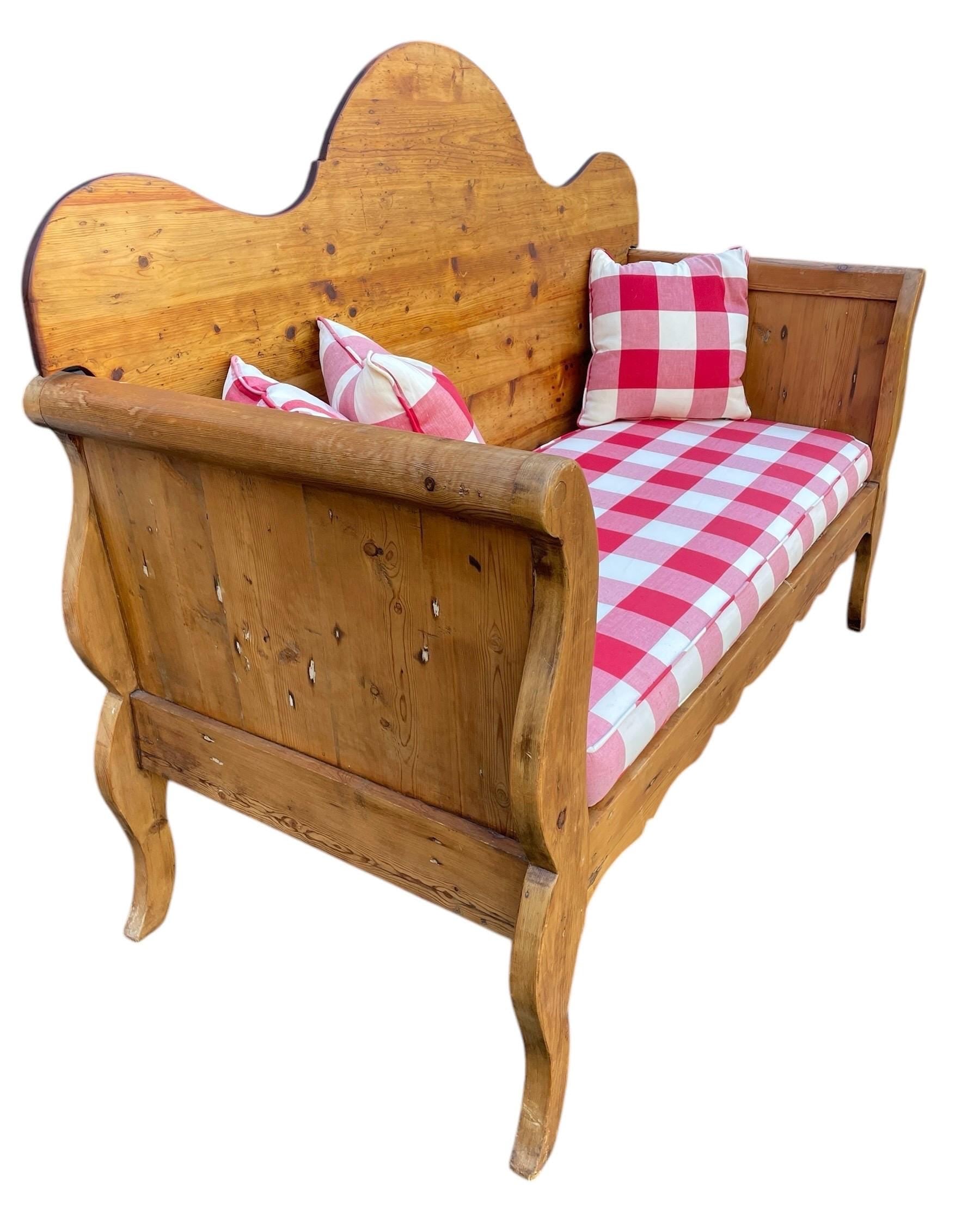 Settle Bench — Entry Bench