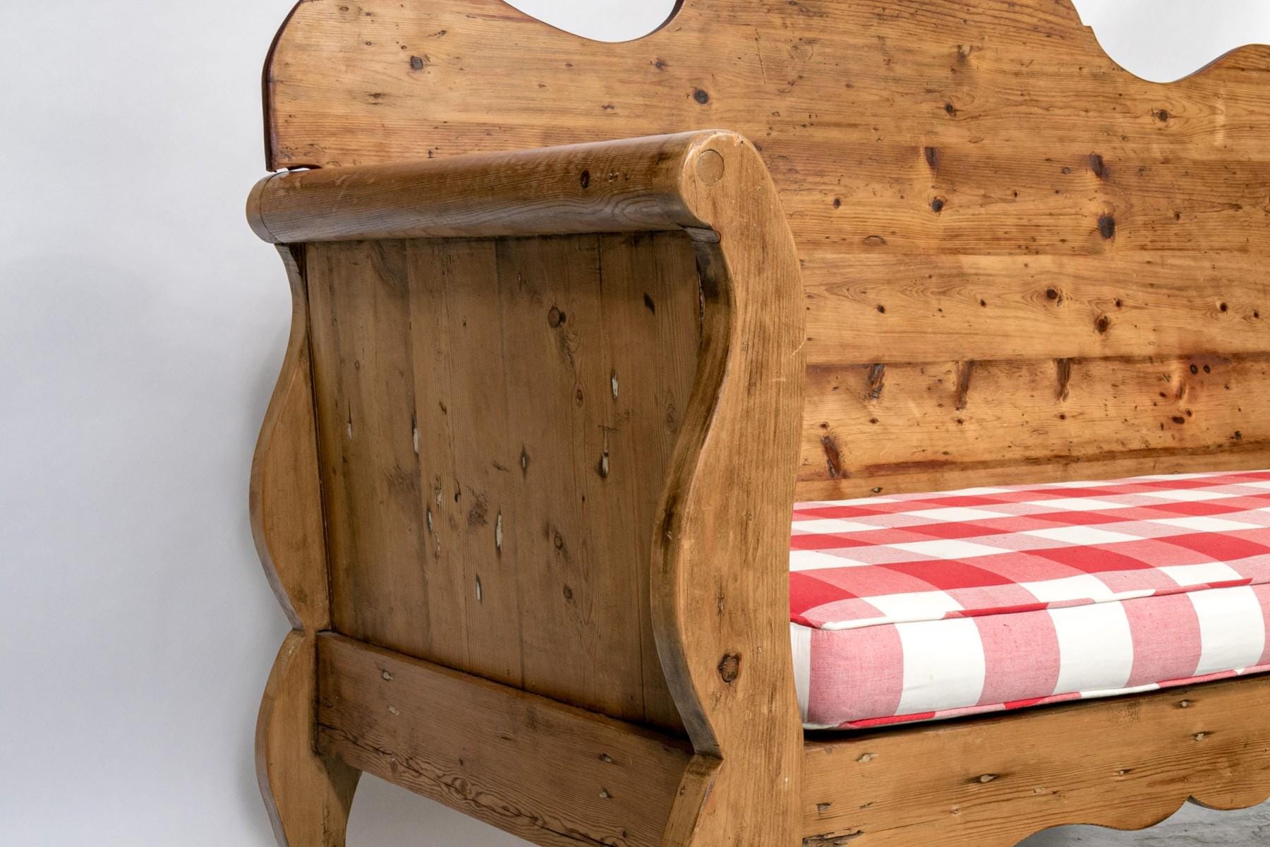 Settle Bench — Entry Bench