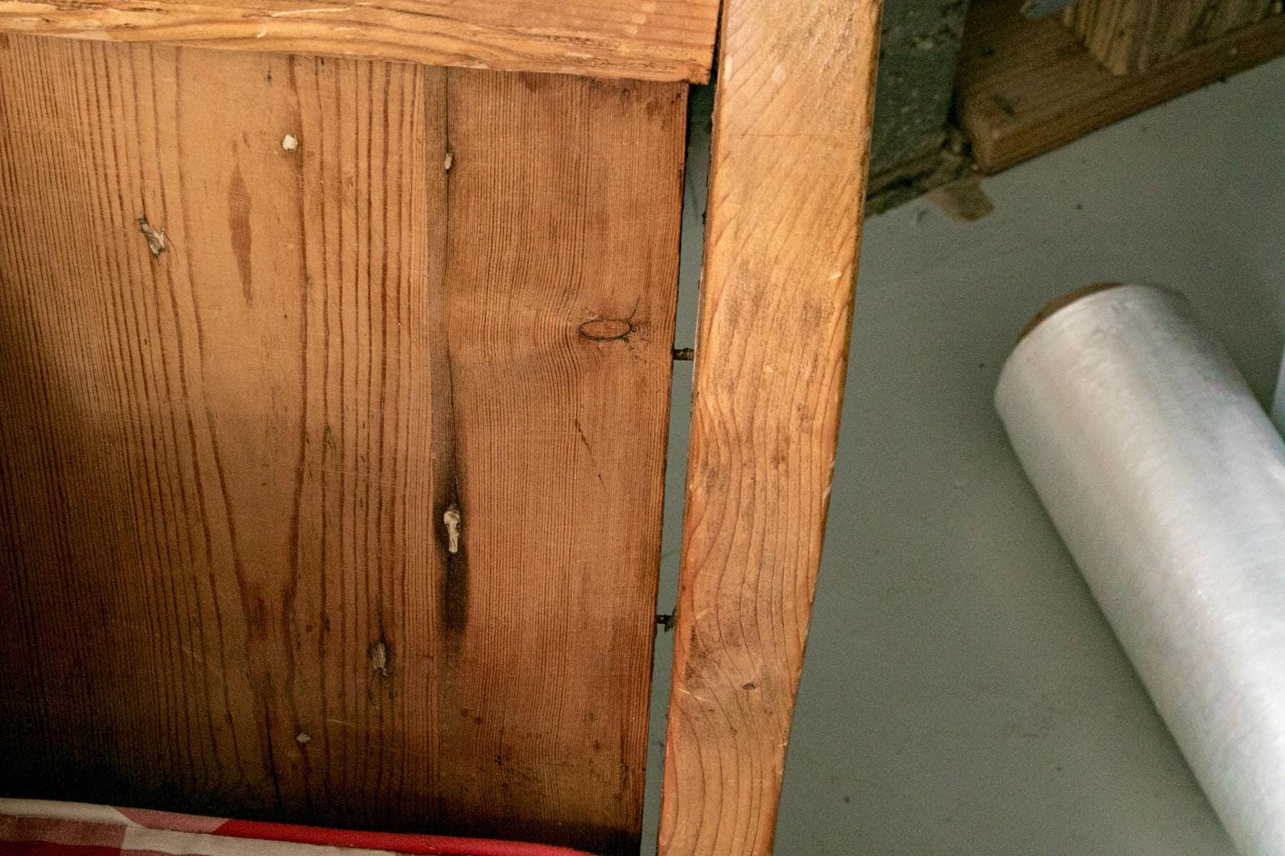 Settle Bench — Entry Bench