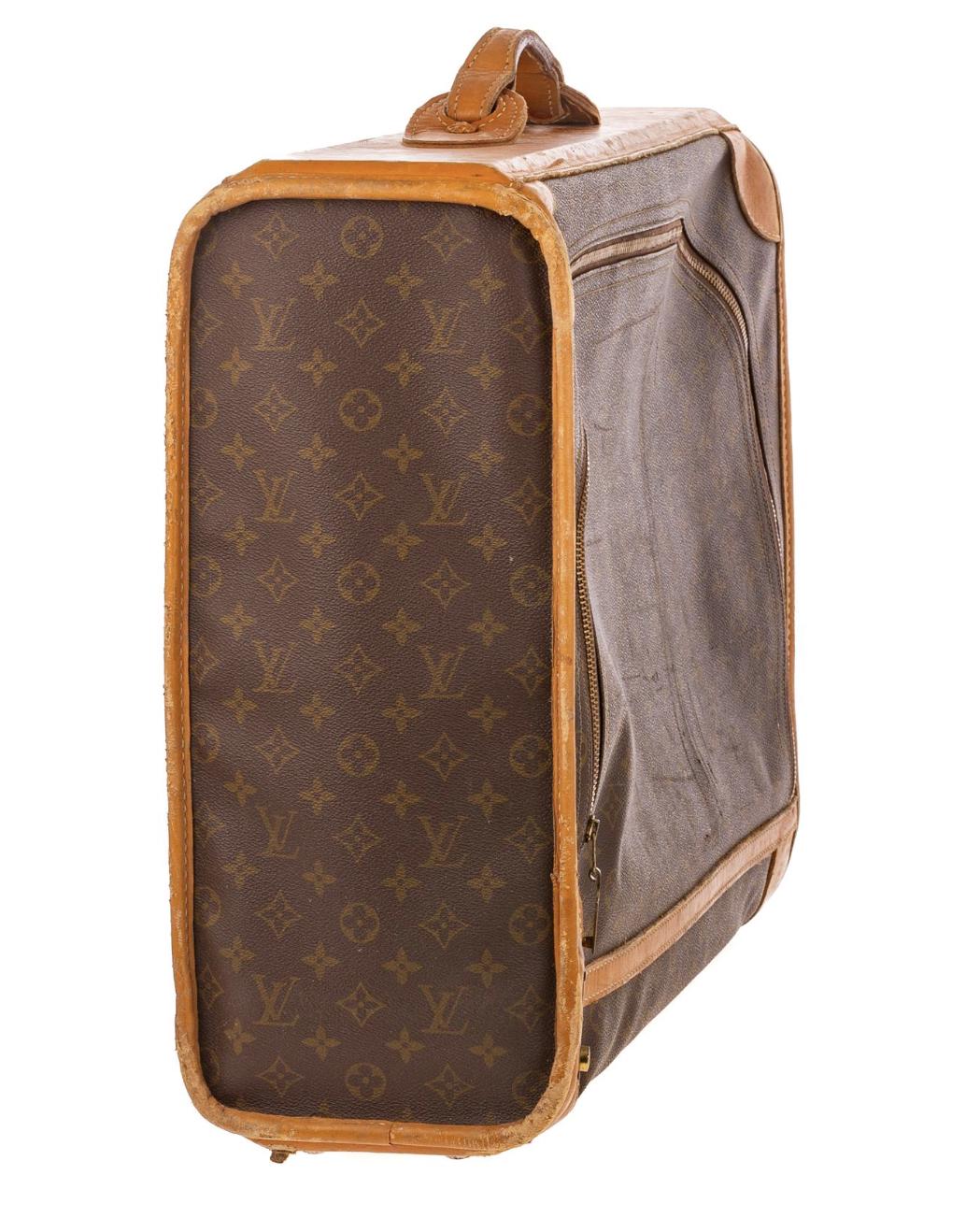 Louis Vuitton — Pullman Suitcase