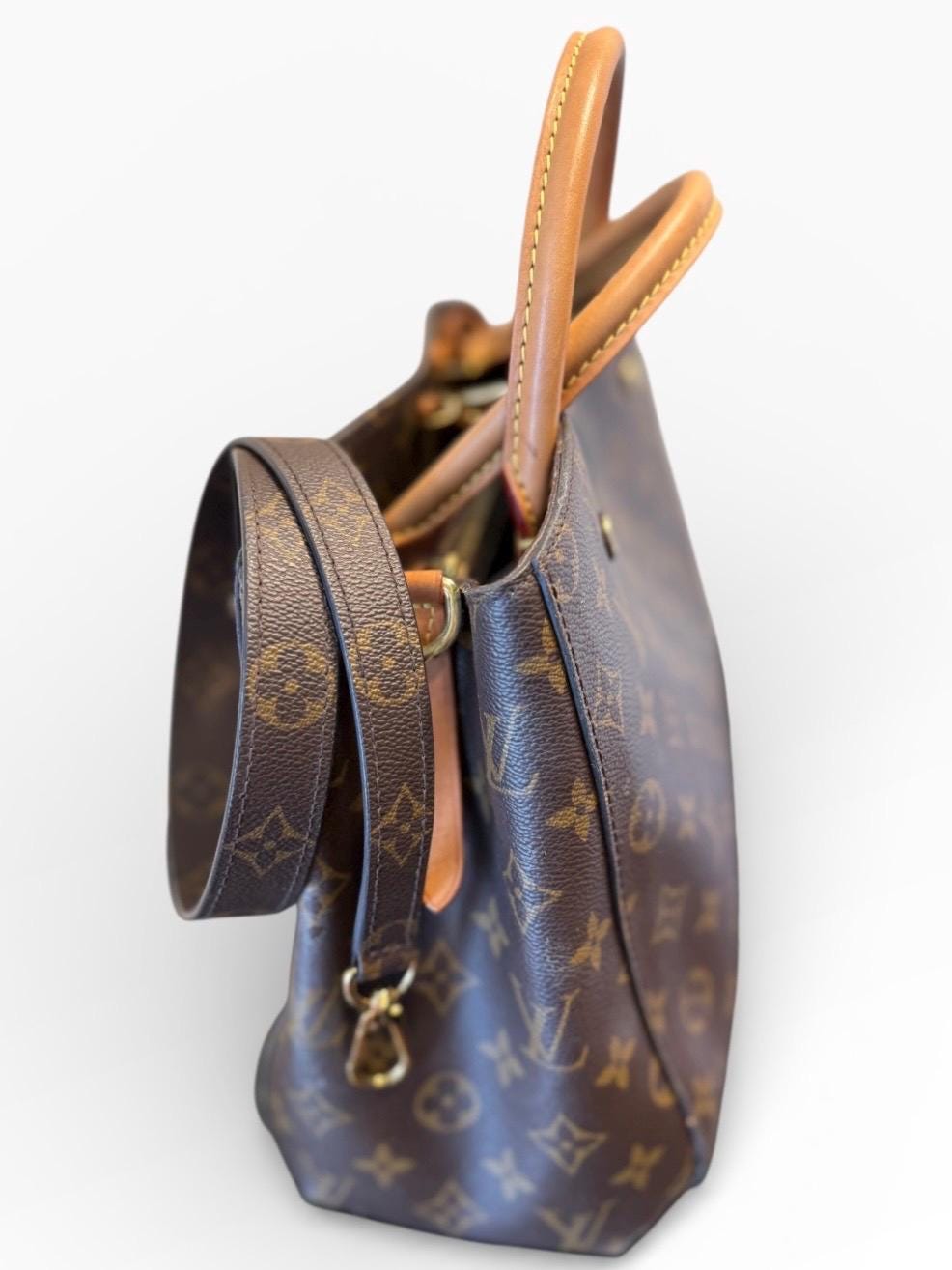 Louis Vuitton — Montaigne MM Bag