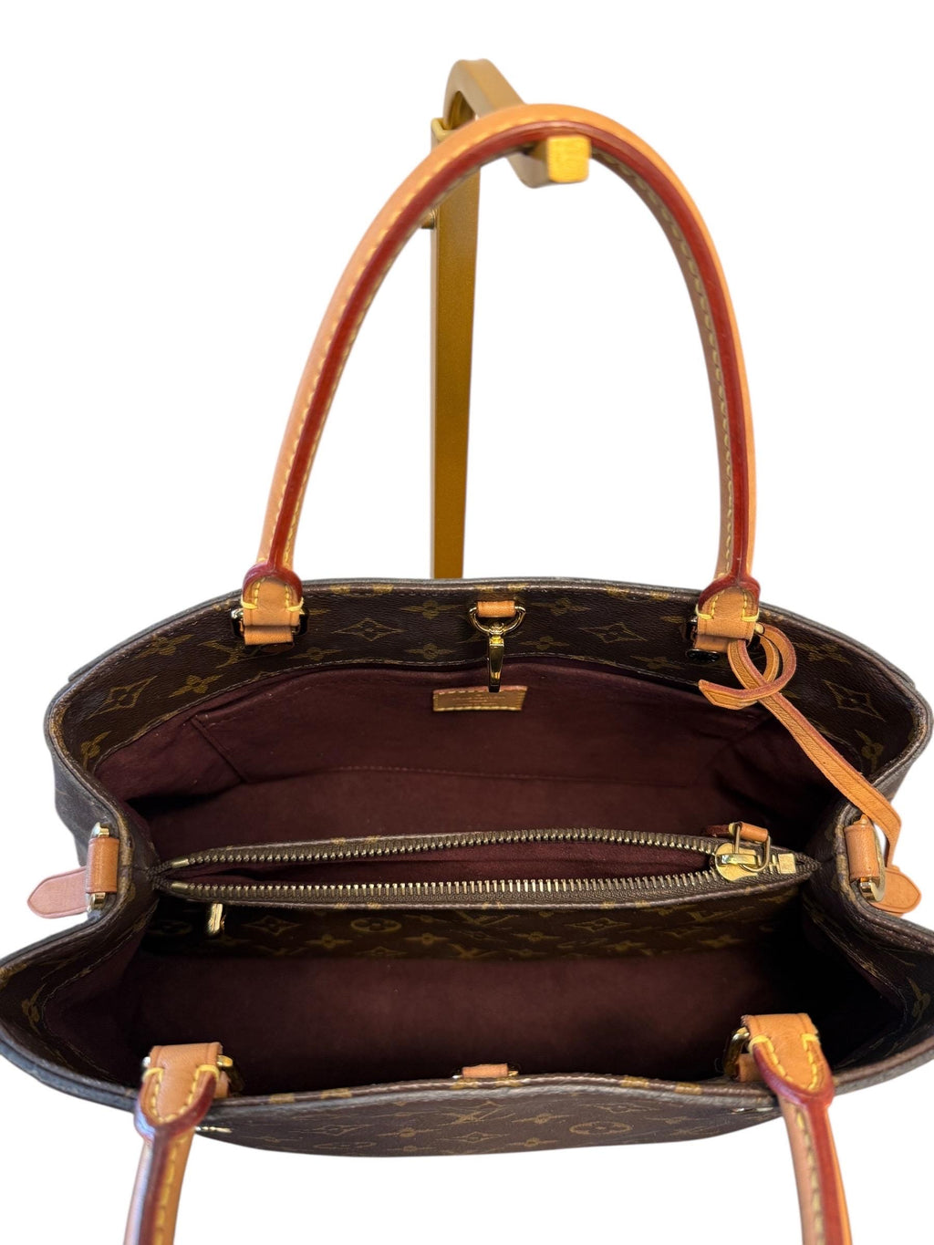 Louis Vuitton — Montaigne MM Bag