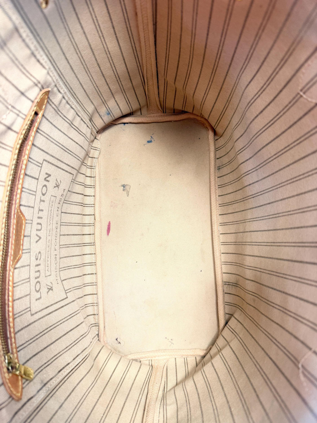 Louis Vuitton — Neverfull MM Tote