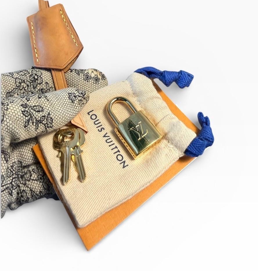 Louis Vuitton — Montaigne MM Bag
